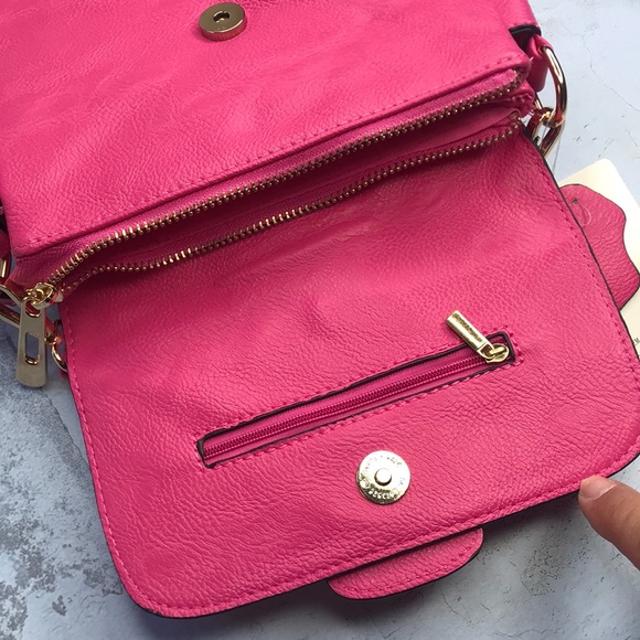 🆕Pink Fuchsia Color Crossbody or Shoulder Purse Flap magnetic closure. - Picture 7 of 12